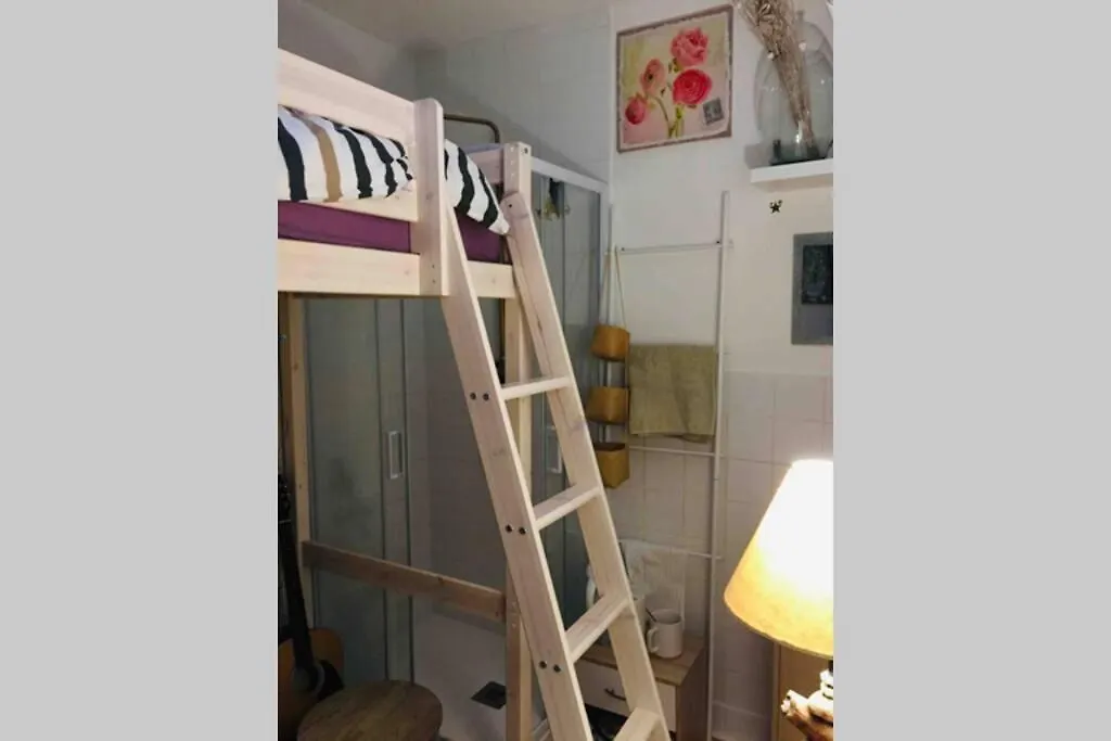 Le Studio De Martine: Parisian Charm Near Moulin Rouge Apartment Paris